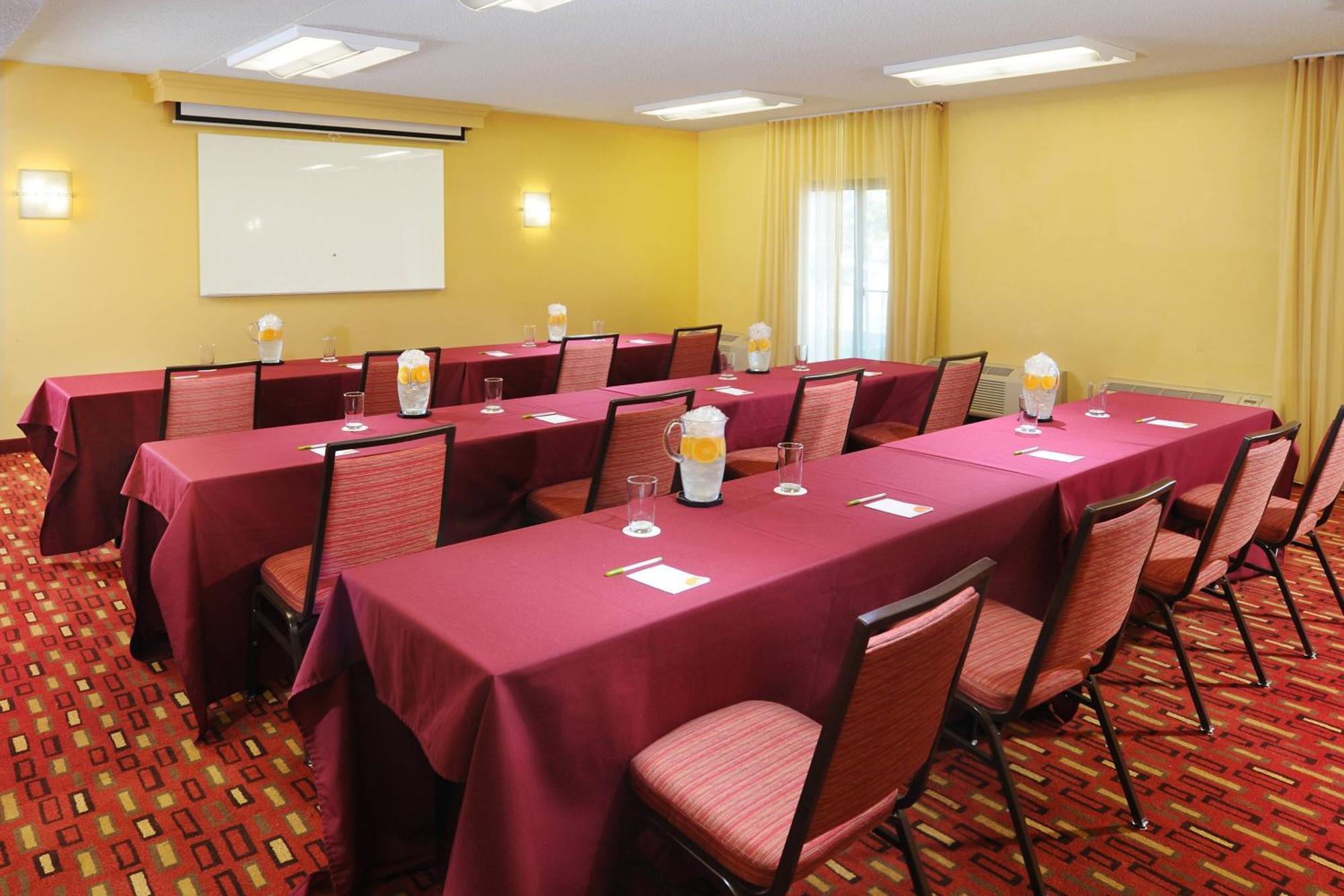 Courtyard By Marriott Oklahoma City Airport Exterior photo
