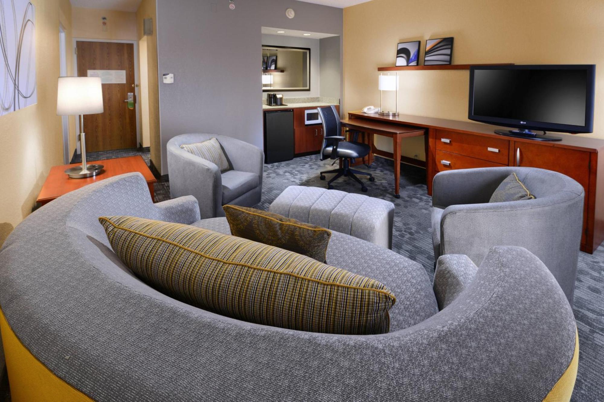 Courtyard By Marriott Oklahoma City Airport Exterior photo